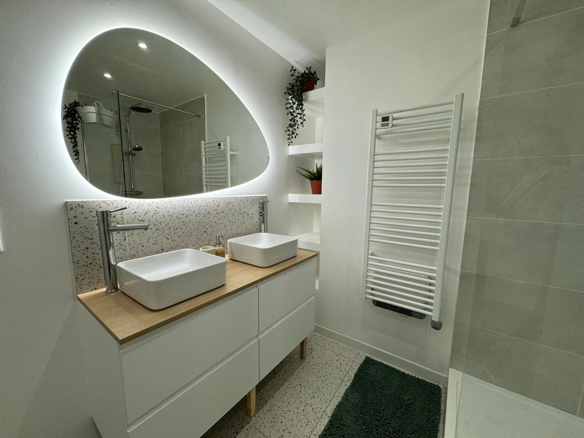 شقة Le Rive Droite - Gare Centre - Wifi - Terrasse - Face Remparts أفينيون المظهر الخارجي الصورة